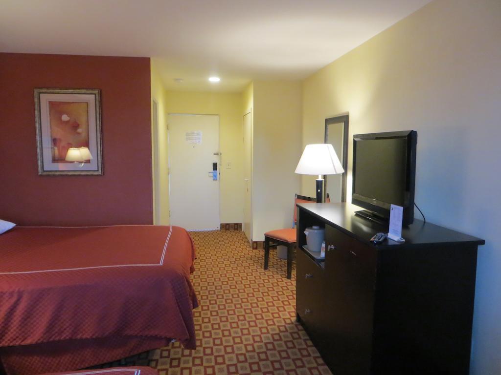 Super 8 By Wyndham Chicago Northlake O'Hare South Hotel Room photo