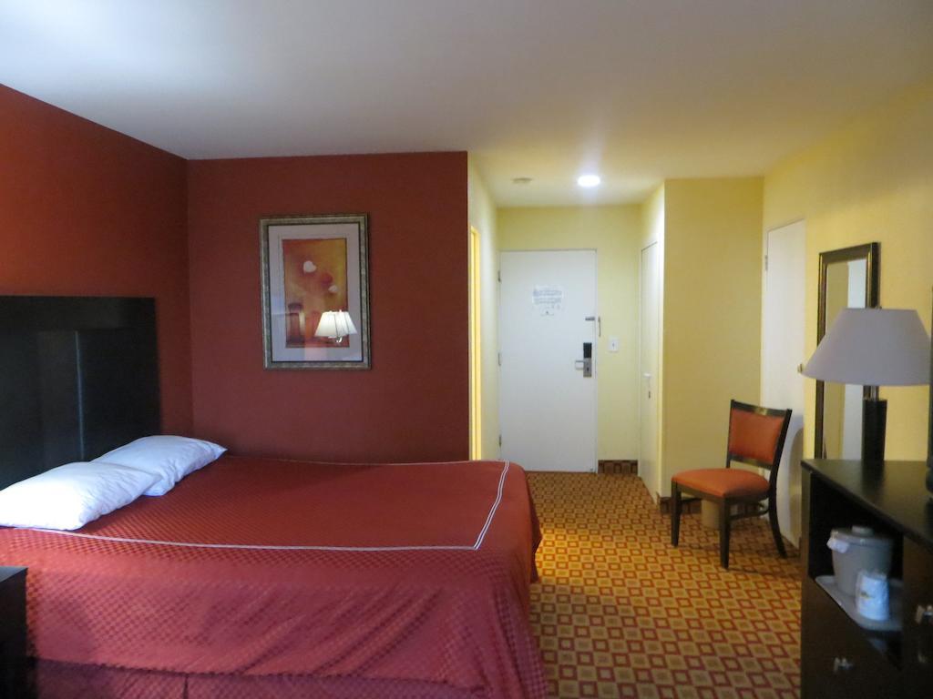 Super 8 By Wyndham Chicago Northlake O'Hare South Hotel Room photo